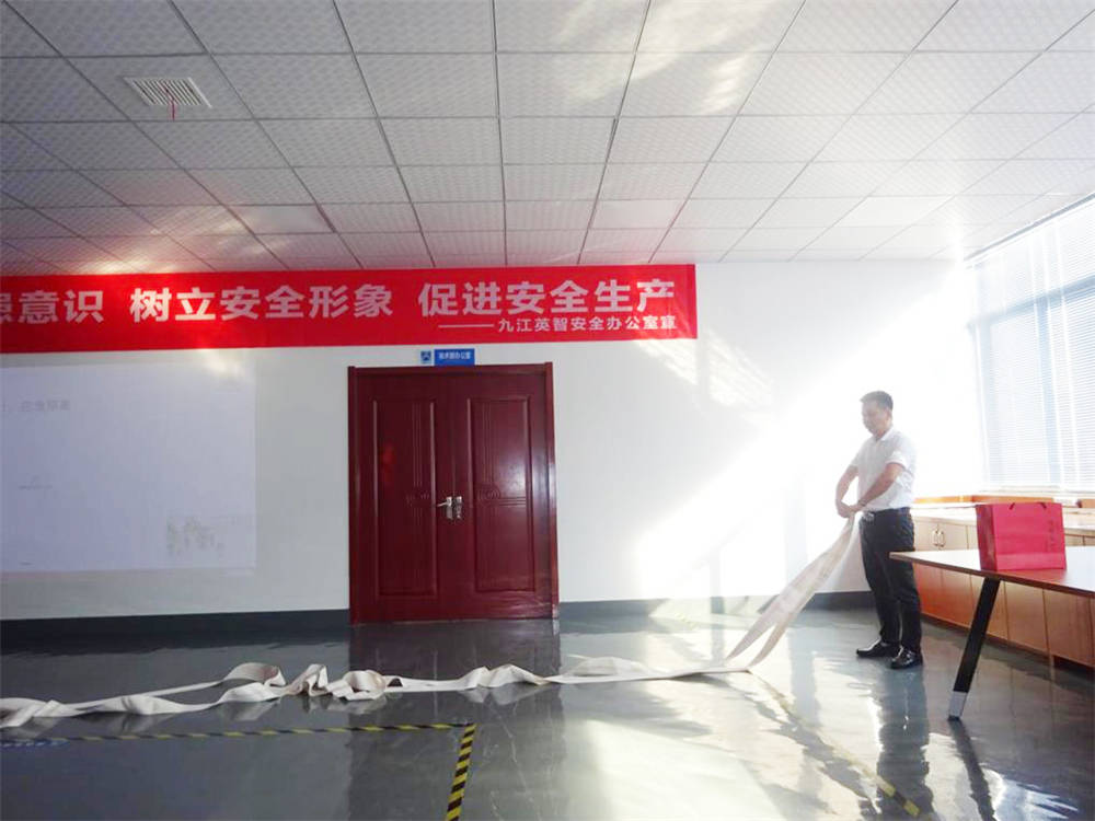 落實(shí)主體責(zé)任，提高防患意識(shí)。樹(shù)立安全形象，促進(jìn)安全生產(chǎn)